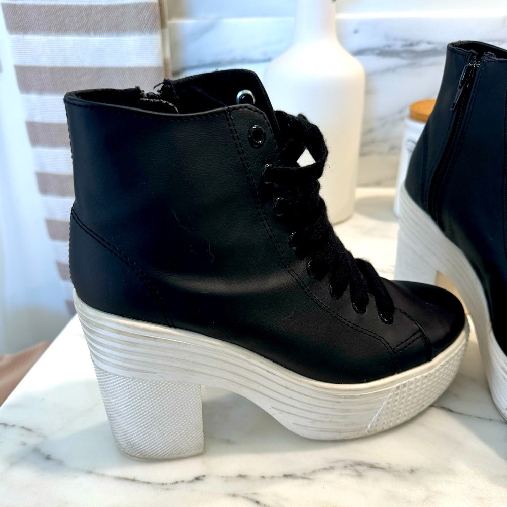 Black boot/sneaker platform bootie size 7